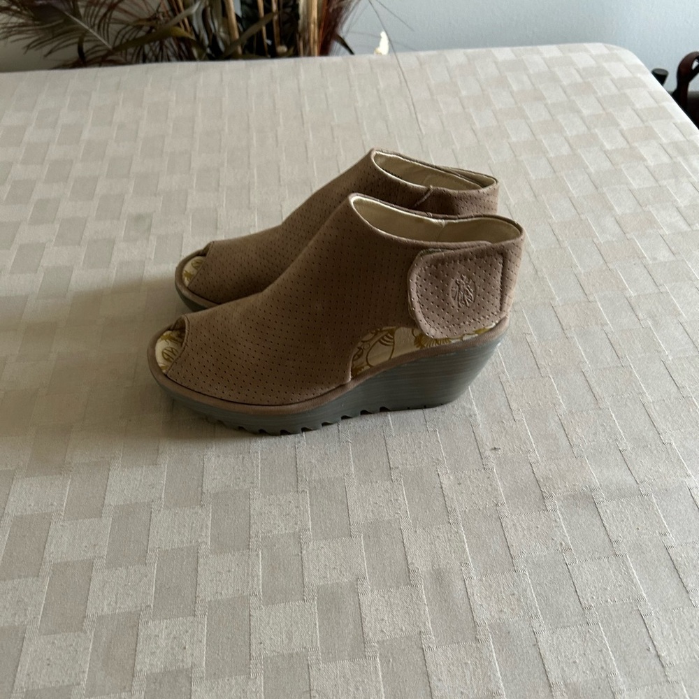 Fly London Ankle Bootie Wedge Slingback Perforated Sandals - Picture 4 of 14